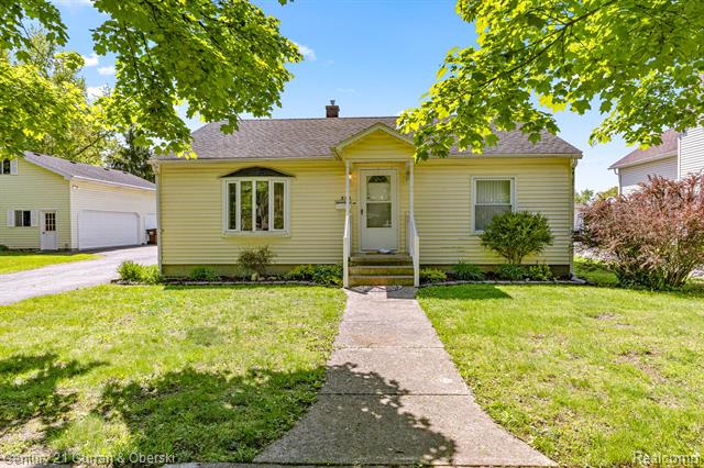 front view picture of 230 Mechanic Street, Dundee, MI. 48131
