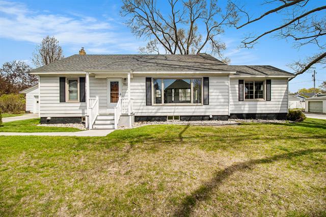 front view picture of 702 St Paul Street, Ludington, MI. 49431