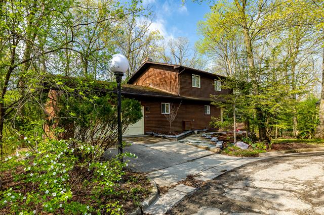 front view picture of 3949 Waldenwood Drive, Ann Arbor, MI. 48105