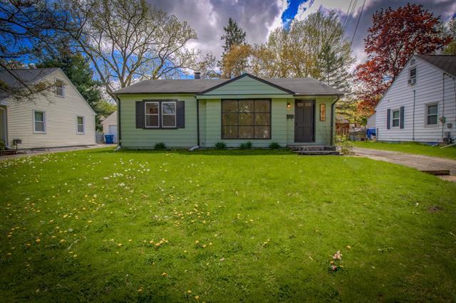 front view picture of 1808 Homecrest Avenue, Kalamazoo, MI. 49001