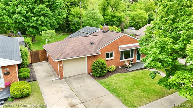 front view picture of 228 Hill St, Milford, MI. 48381