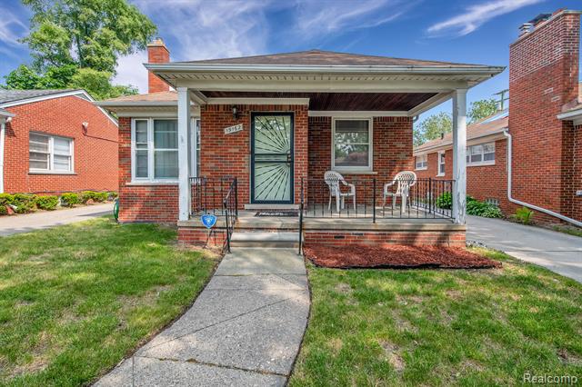 front view picture of 19162 Tyrone Street, Grosse Pointe, MI. 48236