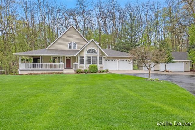 front view picture of 3530 Sunset Bluff Drive Ne, Rockford, MI. 49341