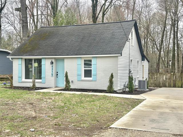 front view picture of 4315 Fink Avenue Nw, Comstock Park, MI. 49321