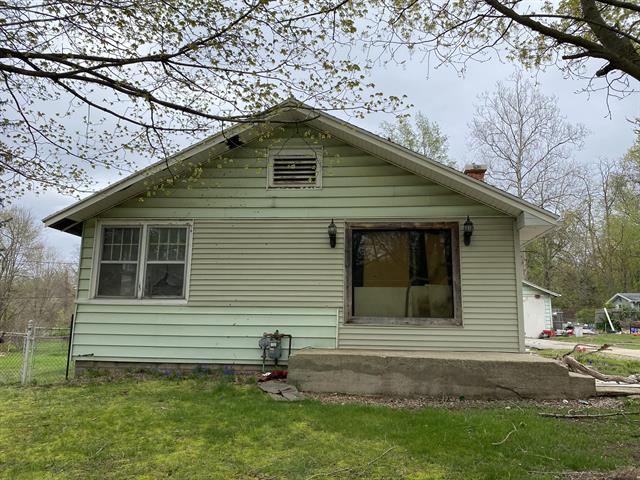 front view picture of 6027 Superior Street, Coloma, MI. 49038