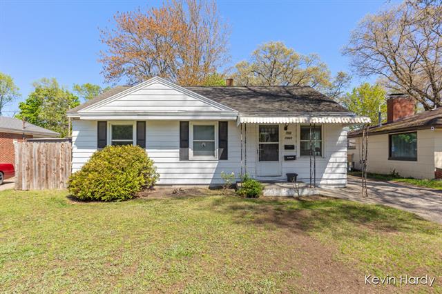 front view picture of 1060 Green Street, Muskegon, MI. 49442