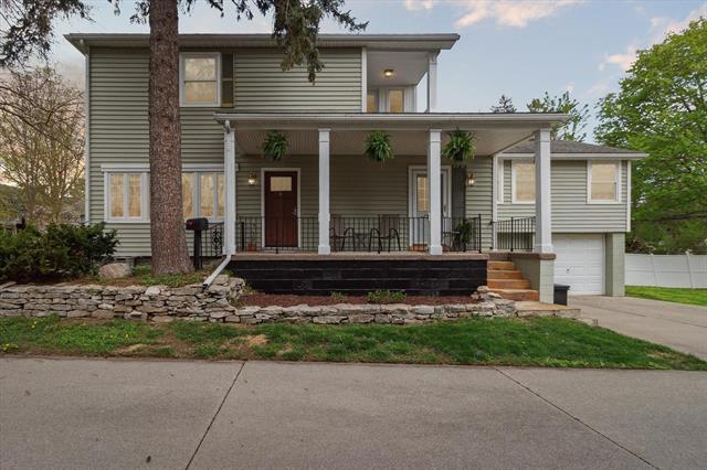 front view picture of 620 N State Street, Alma, MI. 48801
