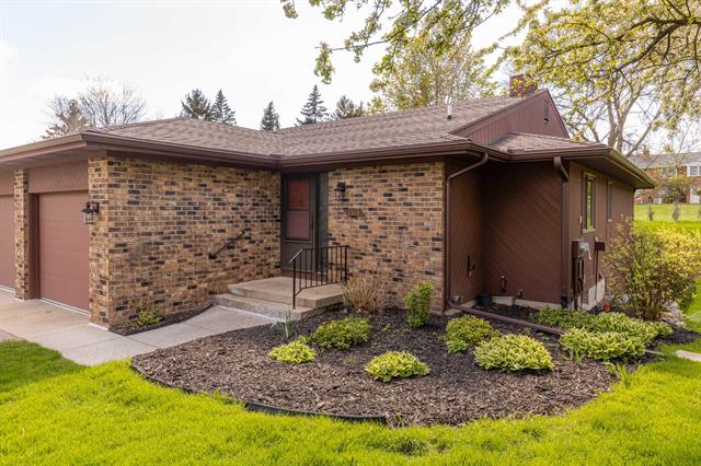 front view picture of 1313 Cranbrook Terrace Ne, Grand Rapids, MI. 49505