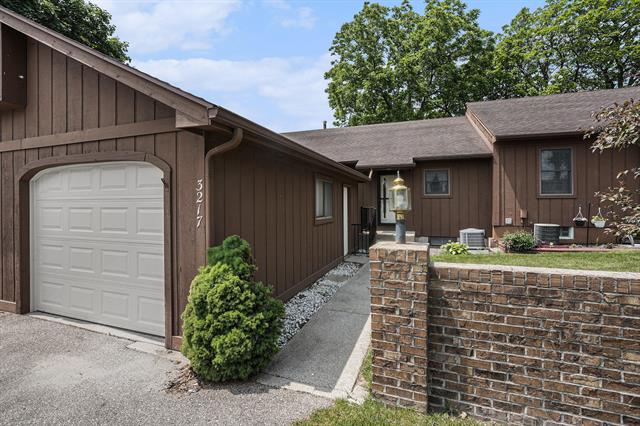 front view picture of 3217 Westminster Drive Se, Grand Rapids, MI. 49512