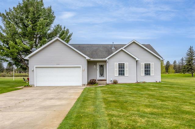 front view picture of 7515 Ryans Run, Stanwood, MI. 49346