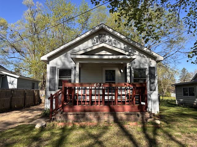 front view picture of 602 Alger Street, Kalamazoo, MI. 49048