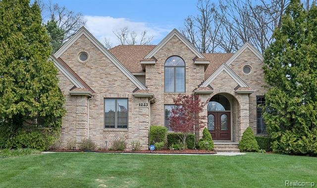 front view picture of 1223 Kings Carriage Road, Grand Blanc, MI. 48439