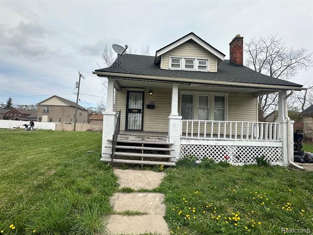 front view picture of 2988 Chalmers Street, Detroit, MI. 48215