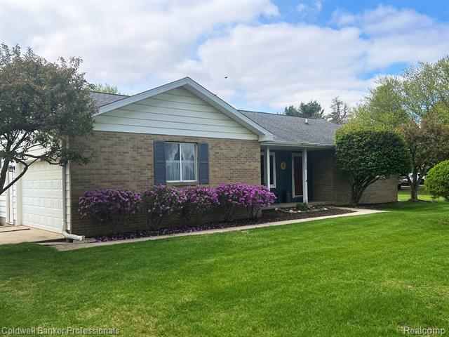 front view picture of 208 Valley Lane, Perry, MI. 48872