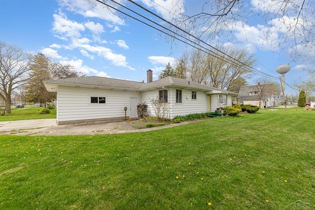 front view picture of 398 E Alice Street, Merrill, MI. 48637