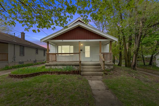 front view picture of 1833 Ralph Avenue Se, Grand Rapids, MI. 49507