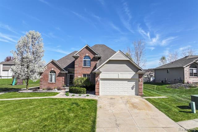front view picture of 1355 Ridge View Court, Grand Blanc, MI. 48439
