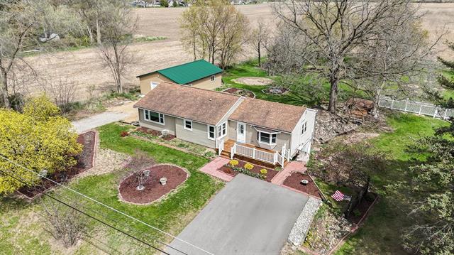 front view picture of 253 S Grover Street, Alma, MI. 48801