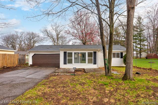 front view picture of 215 Arrowhead Drive, Prudenville, MI. 48651