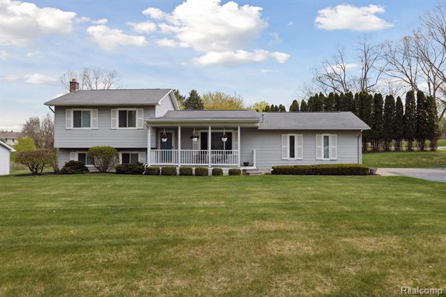 front view picture of 11320 Forest Hills Drive, Fenton, MI. 48430