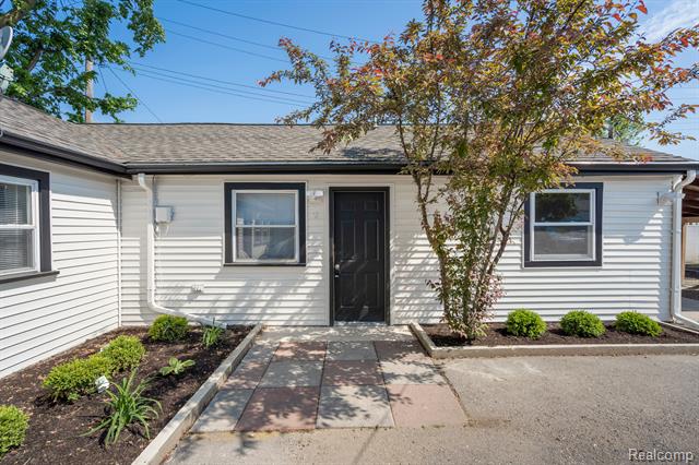 front view picture of 1741 E Woodward Heights #2 Boulevard, Hazel Park, MI. 48030