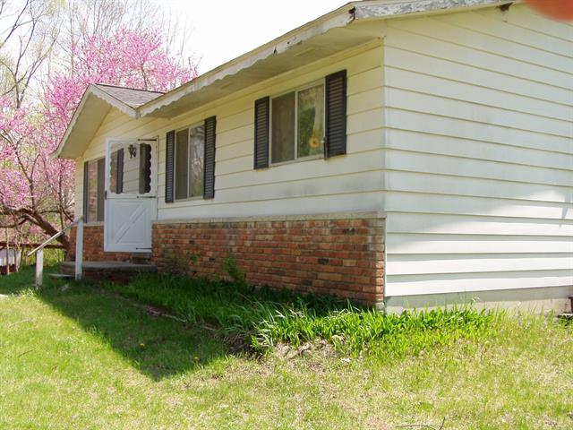 front view picture of 6350 Merritt Road, Ypsilanti, MI. 48197