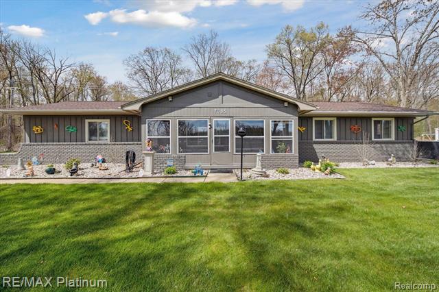front view picture of 7385 Herbst Road, Brighton, MI. 48114