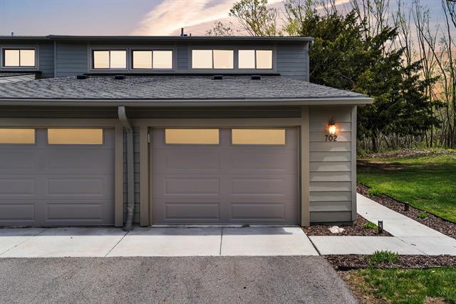 front view picture of 702 Peninsula Court, Ann Arbor, MI. 48105