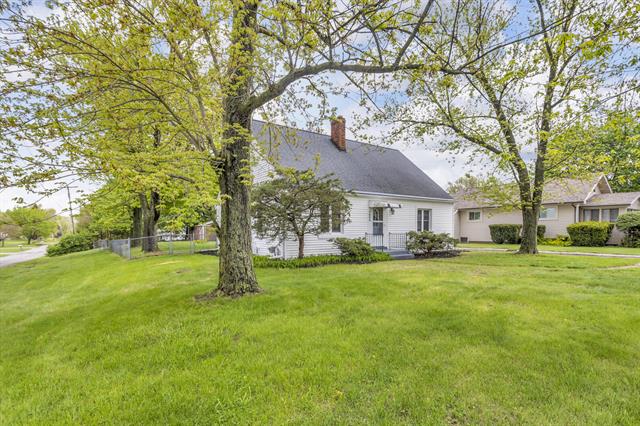 front view picture of 7400 E Michigan Avenue, Jackson, MI. 49201