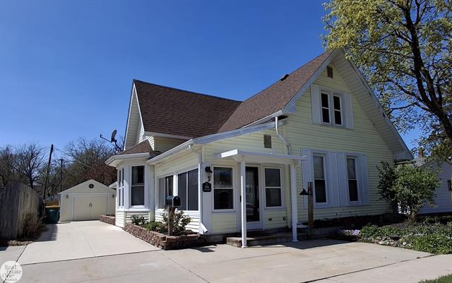 front view picture of 206 S 4Th Street, Saint Clair, MI. 48079