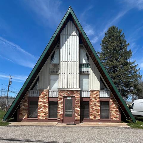 front view picture of 8874 W Houghton Lake Drive, Houghton Lake, MI. 48629