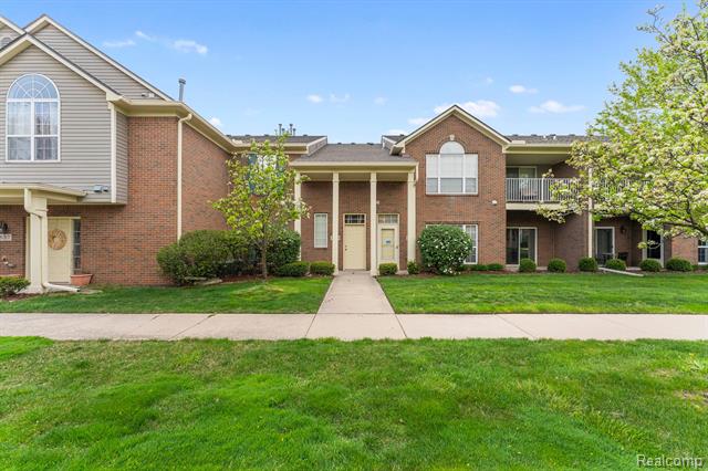 front view picture of 541 Mulberry Street, Wyandotte, MI. 48192