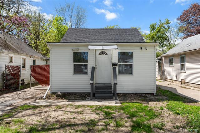 front view picture of 14875 Dolphin Street, Detroit, MI. 48223