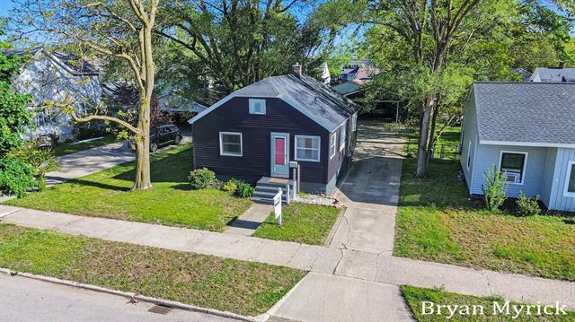 front view picture of 385 W 22Nd Street, Holland, MI. 49423