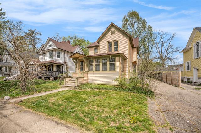 front view picture of 729 Egleston Avenue, Kalamazoo, MI. 49001