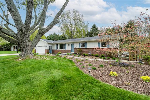 front view picture of 1452 St Joseph Circle, Saint Joseph, MI. 49085
