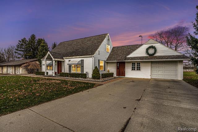 front view picture of 845 S Saginaw Street, Lapeer, MI. 48446