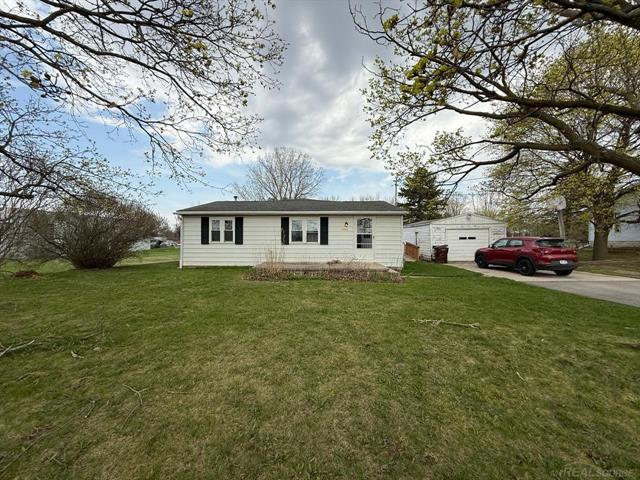 front view picture of 3386 W Monroe Road, Alma, MI. 48801