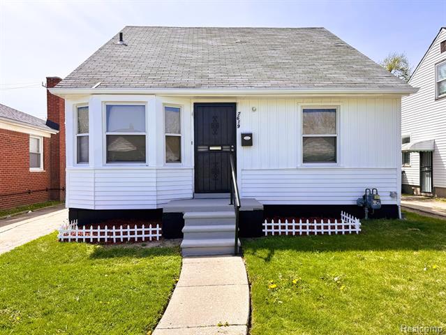 front view picture of 7619 Ashton Avenue, Detroit, MI. 48228