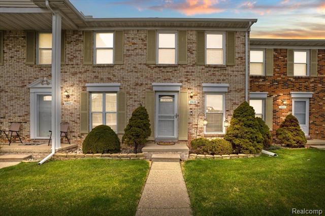 front view picture of 29135 E Brittany, Roseville, MI. 48066