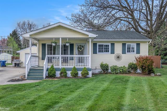 front view picture of 710 Grant Circle, Linden, MI. 48451