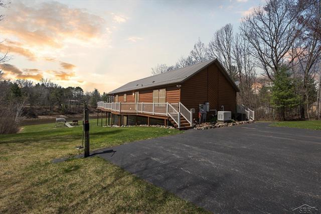 front view picture of 1595 Lakeshore Drive, Gladwin, MI. 48624