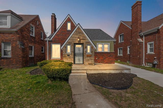 front view picture of 18421 Snowden Street, Detroit, MI. 48235