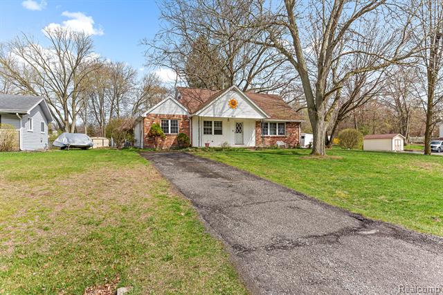 front view picture of 8528 Keitha Drive, Lambertville, MI. 48144