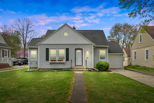 front view picture of 3812 Oakland Drive, Kalamazoo, MI. 49008
