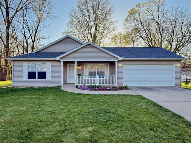 front view picture of 911 S Lincoln Avenue, Three Rivers, MI. 49093