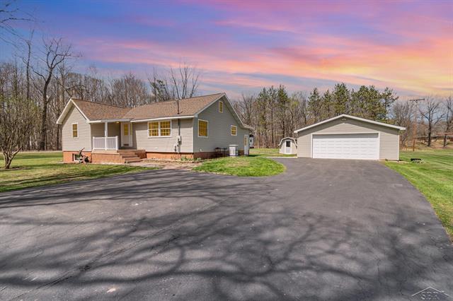 front view picture of 1183 E Stewart Road, Midland, MI. 48640