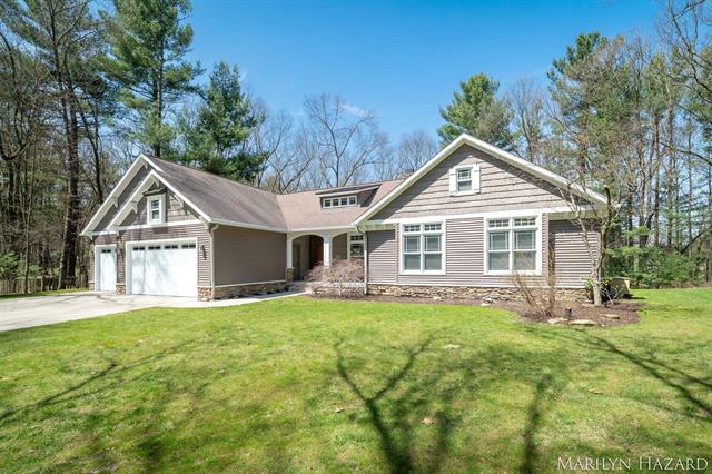 front view picture of 11815 Henrietta Drive Ne, Rockford, MI. 49341
