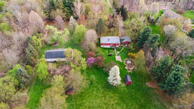 front view picture of 7107 E Highland Road, Howell, MI. 48843