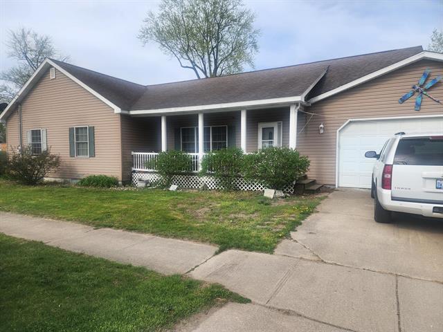 front view picture of 302 1St Avenue, Dowagiac, MI. 49047